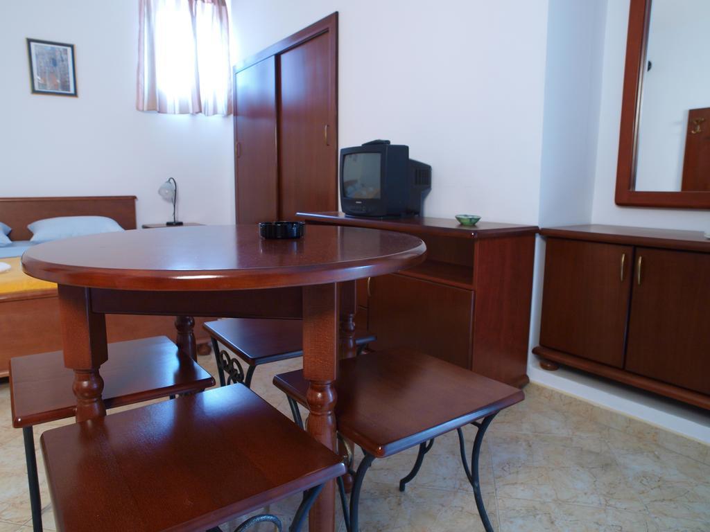Apartments Obala Dragovic Petrovac Pokoj fotografie