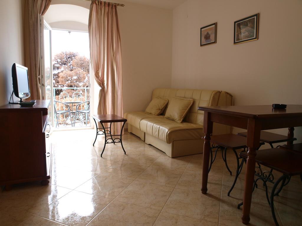Apartments Obala Dragovic Petrovac Pokoj fotografie
